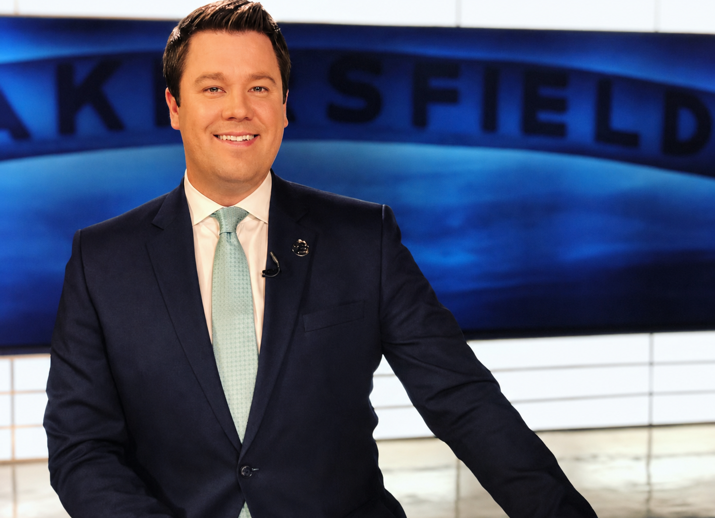 Tim Calahan at the anchor desk in a television news studio